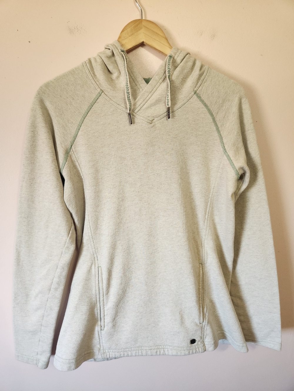 Noble Outfitters Flex Pullover Hoodie Oatmeal Tailored Fit Size M EUC Equestrian